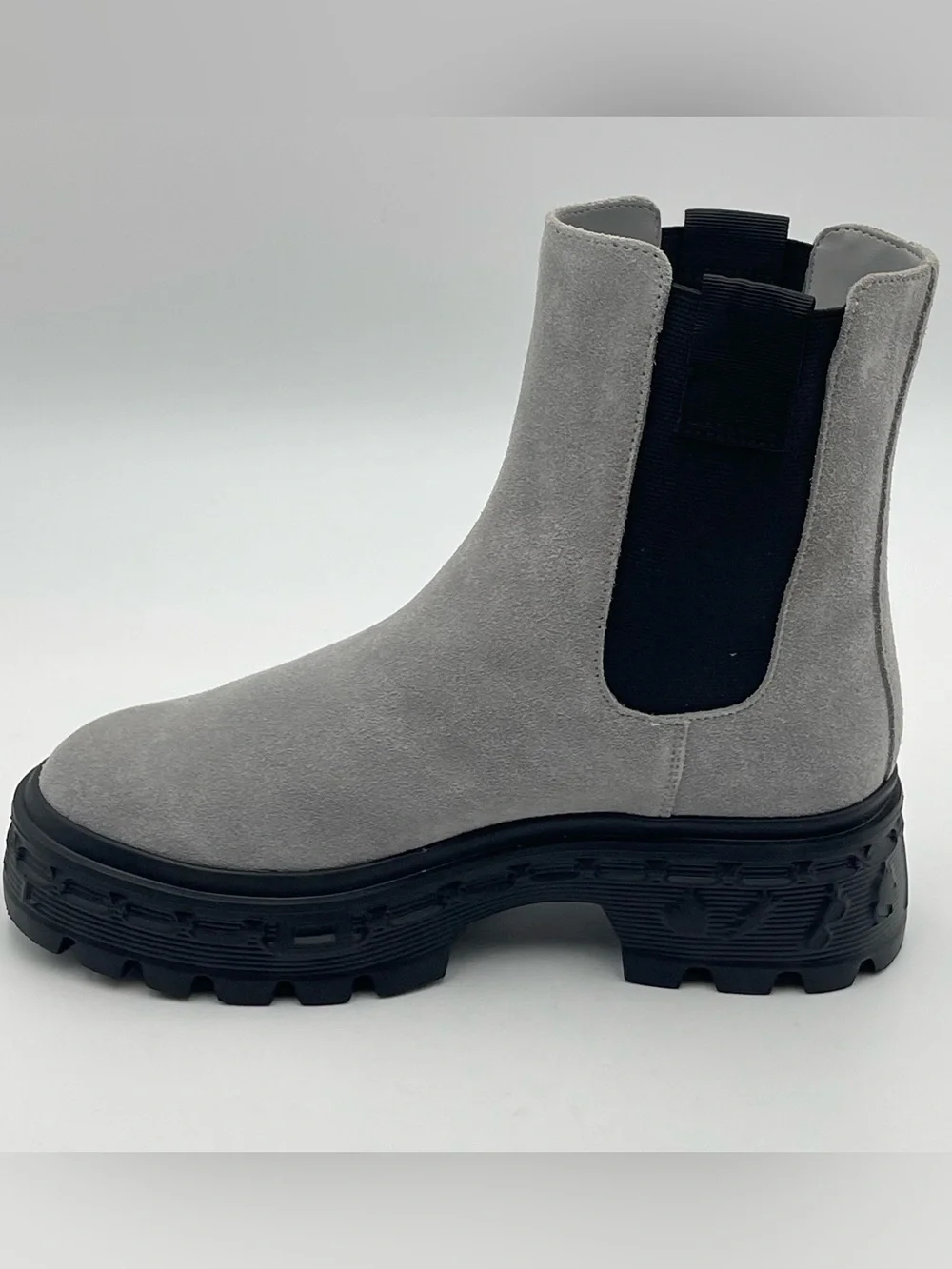 Karl Lagerfeld Paris SZ 8.5M Women Londyn Grey Suede Lug Sole Boot  MSRP $179